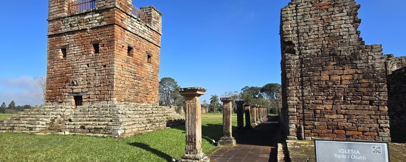 iglesia ruinas en reducciones del paraguay